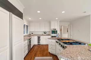 2055 94th Ave NE, Clyde Hill, WA 98004 - Photo 10