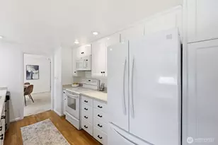 1016 Sunset Way, Bellevue, WA 98004 - Photo 16