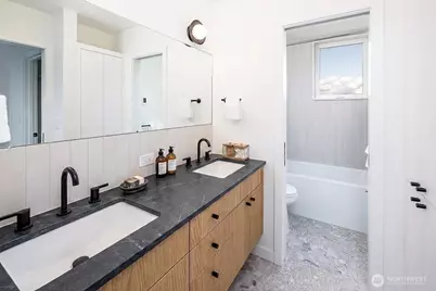 311 NE 59th Street, Seattle, WA 98105 - Photo 18