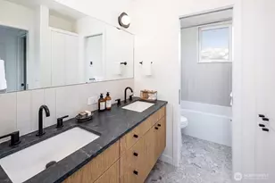 311 NE 59th St, Seattle, WA 98105 - Photo 18
