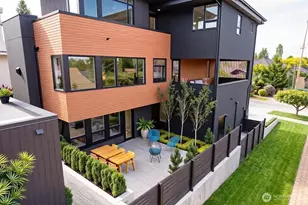 311 NE 59th St, Seattle, WA 98105 - Photo 2
