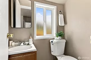 10303 B Street E, Tacoma, WA 98445 - Photo 14