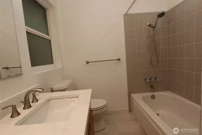 12920 SE 68th Street, Bellevue, WA 98006 - Photo 18