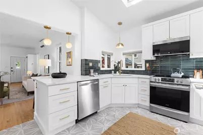 318 N 71st Street, Seattle, WA 98103 - Photo 8