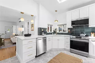 318 N 71st St, Seattle, WA 98103 - Photo 8