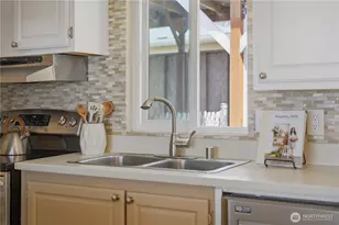 10015 189th St E, Puyallup, WA 98375 - Photo 18