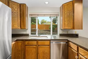 820 Monroe Ave NE, Renton, WA 98056 - Photo 8