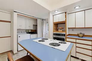 2327 NE 92nd St, Seattle, WA 98115 - Photo 8