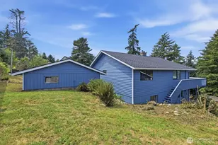 352 Lochwood Dr, Camano Island, WA 98282 - Photo 10