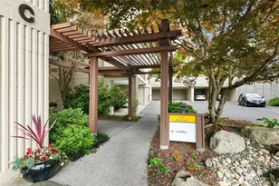 8001 Sand Point NE, Seattle, WA 98115 - Photo 2