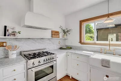 2714 10th Avenue W, Seattle, WA 98119 - Photo 14