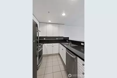321 10th Avenue S #710, Seattle, WA 98104 - Photo 22