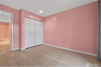321 10th Avenue S #710, Seattle, WA 98104 - Photo 32