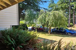 1000 151st Pl NE, Bellevue, WA 98007 - Photo 2