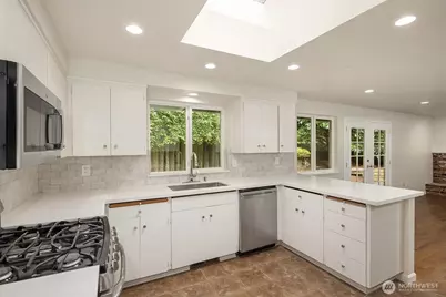 2711 101st Place NE, Bellevue, WA 98004 - Photo 8