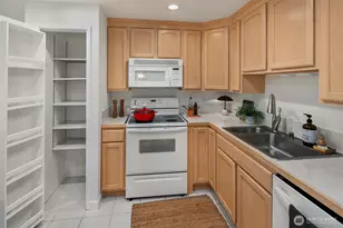 15 168th Ave NE, Bellevue, WA 98008 - Photo 10