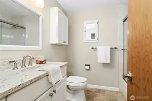 12422 SE 30th St, Bellevue, WA 98005 - Photo 16