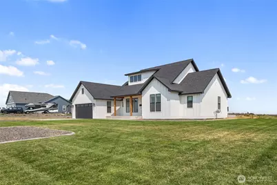 215 SE Desert Hills Loop, Moses Lake, WA 98837 - Photo 2
