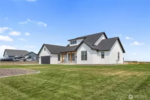 215 SE Desert Hills Loop, Moses Lake, WA 98837 - Photo 2
