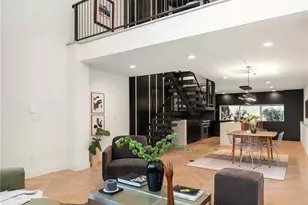 755 Hayes St, Seattle, WA 98109 - Photo 2