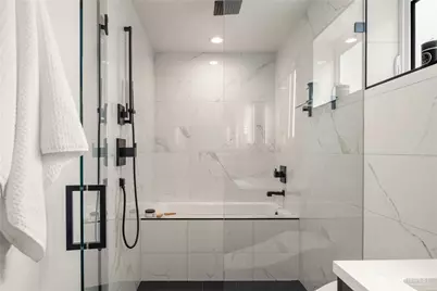 755 Hayes Street, Seattle, WA 98109 - Photo 24