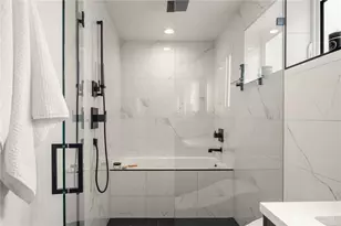 755 Hayes St, Seattle, WA 98109 - Photo 24