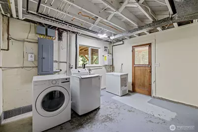 11954 Exeter Avenue NE, Seattle, WA 98125 - Photo 18