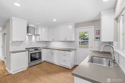 11954 Exeter Avenue NE, Seattle, WA 98125 - Photo 8