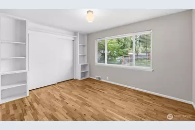11954 Exeter Avenue NE, Seattle, WA 98125 - Photo 12