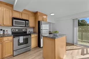 1601 Taylor Ave N, Seattle, WA 98109 - Photo 10