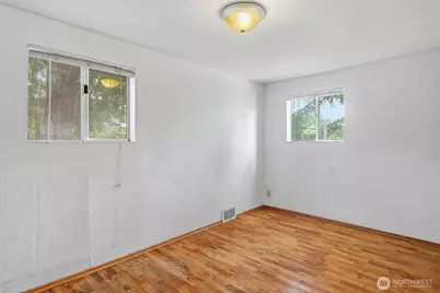 9002 2nd Avenue NE, Seattle, WA 98115 - Photo 20