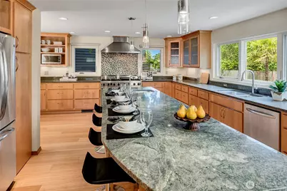 910 6th Place S, Kirkland, WA 98033 - Photo 8