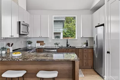 11737 40th Avenue NE #B, Seattle, WA 98125 - Photo 16