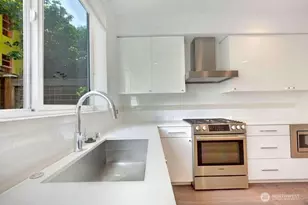 114 20th Ave, Seattle, WA 98122 - Photo 4