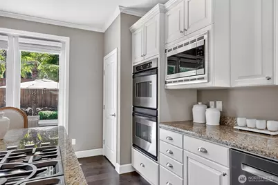 25817 NE 4th Place, Sammamish, WA 98074 - Photo 10