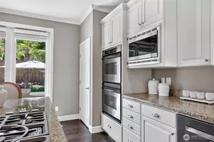 25817 NE 4th Pl, Sammamish, WA 98074 - Photo 10