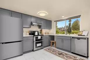 13012 SE 47th St, Bellevue, WA 98006 - Photo 14