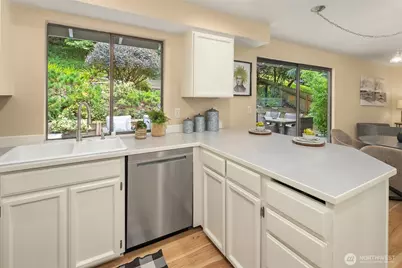6560 81st Avenue SE, Mercer Island, WA 98040 - Photo 16