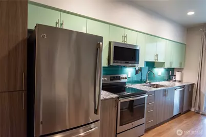 1083 103rd #406, Bellevue, WA 98004 - Photo 2