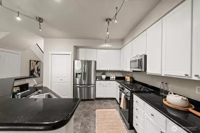 5535 Lakemont Boulevard SE #502, Bellevue, WA 98006 - Photo 6