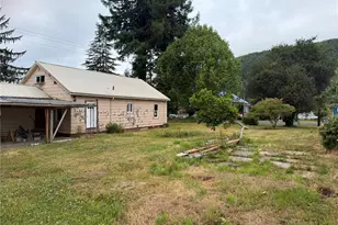1507 Park Ave, Raymond, WA 98577 - Photo 2