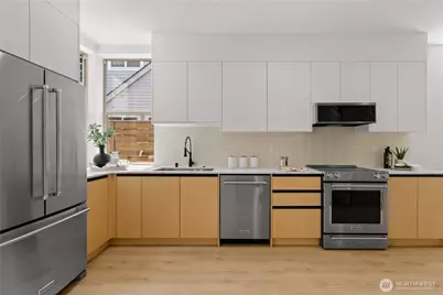 3819 B Fremont Avenue N, Seattle, WA 98103 - Photo 6