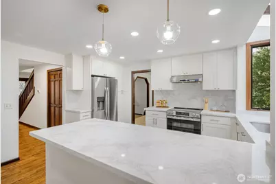 15155 NE 6th Street, Bellevue, WA 98007 - Photo 10