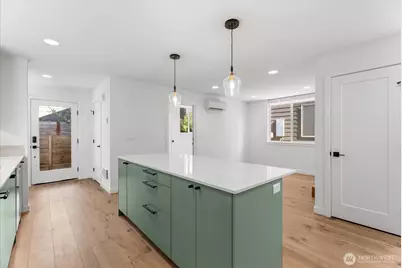 11824 31st Place NE, Seattle, WA 98125 - Photo 4