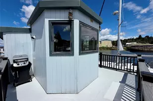 360 W Ewing St, Seattle, WA 98119 - Photo 14