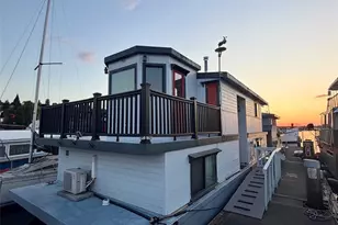 360 W Ewing St, Seattle, WA 98119 - Photo 2