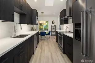 727 Belmont Ave E, Seattle, WA 98102 - Photo 14