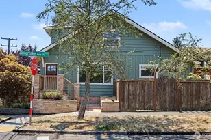 1326 N 40th St, Seattle, WA 98103 - Photo 2