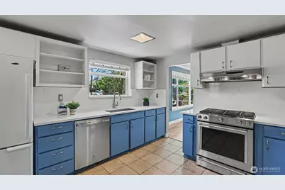 1326 N 40th Street, Seattle, WA 98103 - Photo 14
