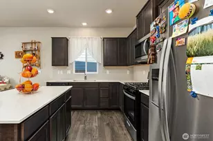 10815 188 St E, Puyallup, WA 98374 - Photo 4